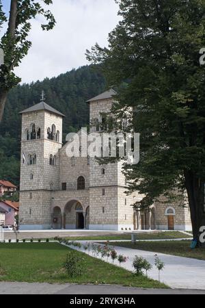 Foca, Bosnie-Herzégovine - 1 octobre 2023 : Temple de Saint Sava. Une promenade dans le centre de la ville de Foca dans la République Srpska de Bosnie-Herzégovine Banque D'Images