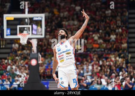 Milan, Italie. 01 octobre 2023. Milan - EA7 EMPORIO ARMANI OLIMPIA MILANO vs NUTRIBULLET TREVISO BASKET, Serie A Lega basket Championship 2023/2024, 1e jour, dans la photo JAMES YOUNG (NUTRIBULLET TREVISO BASKET) usage éditorial uniquement crédit : Independent photo Agency/Alamy Live News Banque D'Images