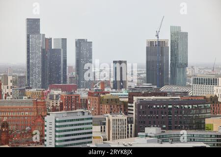 Vue sur le toit, vue sur le centre-ville de Manchester jusqu'à Deansgate Square Banque D'Images