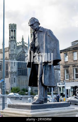 Die neu renovierte Statue von Sherlock Holmes wurde auf dem neu erbauten Picardie place à Édimbourg am 13. Septembre 2023 enthüllt. Die Bronzeskulptur wurde zu Ehren seines Schöpfers Sir Arthur Conan Doyle erbaut, der in der Nähe geboren wurde. 29.09.2023 Edimbourg Schottland Großbritannien *** la statue nouvellement rénovée de Sherlock Holmes a été dévoilée sur la place Picardie nouvellement construite à Edimbourg le 13 septembre 2023 la sculpture en bronze a été construite en l'honneur de son créateur Sir Arthur Conan Doyle, qui est né près de 29 09 2023 Édimbourg Écosse Royaume-Uni crédit : Imago/Alamy Live News Banque D'Images