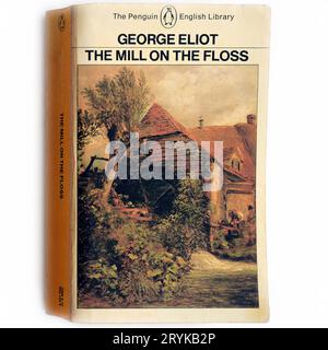 George Eliot - le moulin sur le Floss. Couverture de livre, installation de studio sur fond blanc Banque D'Images