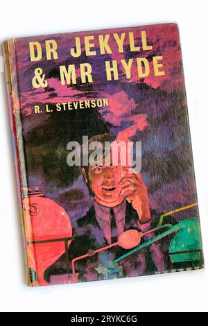 Dr Jeckyll & MR Hyde par R. L. Stevenson. Couverture de livre, installation de studio sur fond blanc Banque D'Images