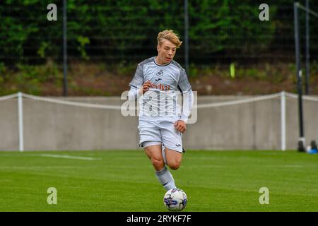 Swansea, pays de Galles. 30 septembre 2023. Arthur Parker de Swansea City lors du match de la Ligue de développement professionnel des moins de 18 ans entre Swansea City et Charlton Athletic à la Swansea City Academy à Swansea, pays de Galles, Royaume-Uni le 30 septembre 2023. Crédit : Duncan Thomas/Majestic Media. Banque D'Images