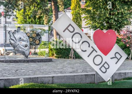 Panneau 'J'aime Rostov' à Rostov-sur-le-Don (Rostov-na-Donu) dans le sud de la Russie près de la frontière avec l'Ukraine. Banque D'Images