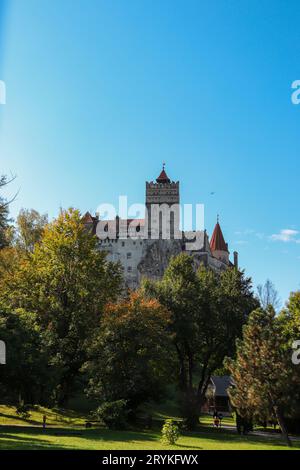 Forteresse du château de Bran vue d'un monument national et d'un monument en Transylvanie connu sous le nom de château de Dracula Banque D'Images