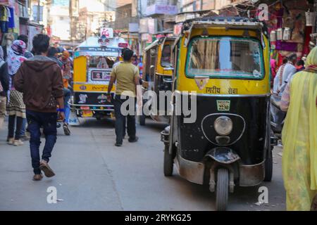 Jodhpur, Rajasthan, Inde - 11 janvier 2017 : taxi de véhicule TUC Tuc dans la rue Banque D'Images