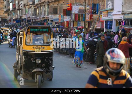 Jodhpur, Rajasthan, Inde - 11 janvier 2017 : taxi de véhicule TUC Tuc dans la rue Banque D'Images