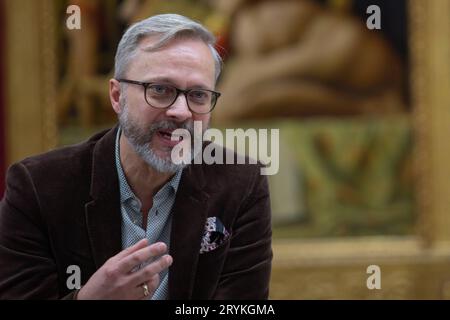 Michael Triegel Ausstellung im Angermuseum Portraet Michael Triegel. Kuenstler aus Leipzig. AM 16.11.2018 fand im Angermuseum eine Pressekonferenz anlässlich der neuen Ausstellung discordia concors des aus Erfurt stammenden Malers Michael Triegel statt. Darin zeigt Triegel, der auch schon ein Porträt Papst Benedikts XVI Anfertigte und der der Leipziger Schule zugerechnet wird, 75 seiner Werke. Darunter Stillleben, Zeichnungen und verschiedene Porträts. Erfurt Angermuseum Thüringen Deustschland *** exposition Michael Triegel à l'Angermuseum Portraet Michael Triegel artiste de Leipzig le 1 Banque D'Images