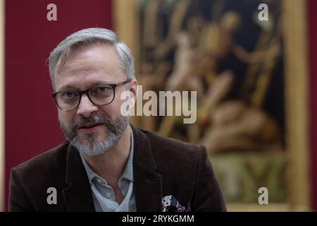 Michael Triegel Ausstellung im Angermuseum Portraet Michael Triegel. Kuenstler aus Leipzig. AM 16.11.2018 fand im Angermuseum eine Pressekonferenz anlässlich der neuen Ausstellung discordia concors des aus Erfurt stammenden Malers Michael Triegel statt. Darin zeigt Triegel, der auch schon ein Porträt Papst Benedikts XVI Anfertigte und der der Leipziger Schule zugerechnet wird, 75 seiner Werke. Darunter Stillleben, Zeichnungen und verschiedene Porträts. Erfurt Angermuseum Thüringen Deustschland *** exposition Michael Triegel à l'Angermuseum Portraet Michael Triegel artiste de Leipzig le 1 Banque D'Images