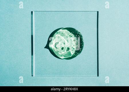 Texture de gel vert d'un produit de soin cosmétique. Banque D'Images