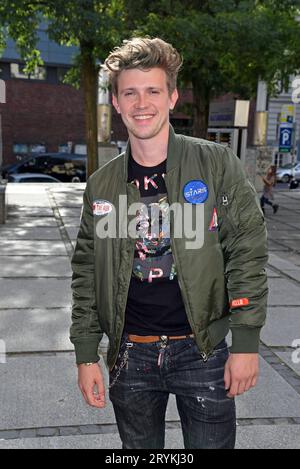 Lennart Betzgen BEI der Premiere von DAS FLIEGENDE KLASSENZIMMER im Kino in der Kulturbrauerei in Berlin am 01.10.2023 *** Lennart Betzgen à la première de DAS FLIEGENDE KLASSENZIMMER au cinéma de la Kulturbrauerei à Berlin sur 01 10 2023 crédit : Imago/Alamy Live News Banque D'Images