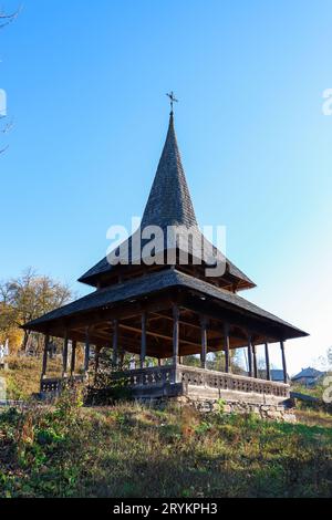 Eglise en bois classée par l'UNESCO comme sites du patrimoine mondial dans la région de Maramureș Banque D'Images