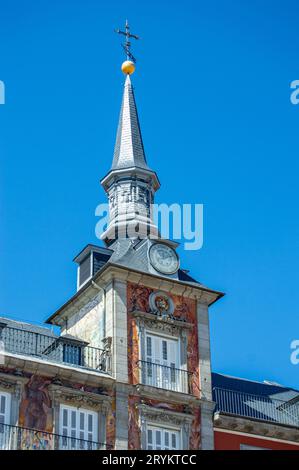 MADRID, ESPAGNE - 8 JUILLET 2023 : Plaza Mayor est un espace public majeur dans le cœur historique de Madrid, Espagne le 8 juillet 2023 Banque D'Images