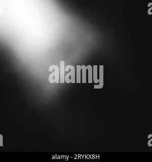 La fumée sur marbre . Fond noir isolé . Effet de brouillard brumeux des superpositions de textures pour le texte ou l'espace Banque D'Images