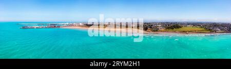 Large panorama aérien de la ville portuaire de Timaru en Nouvelle-Zélande sur l'île du Sud - pittoresque Caroline Beach sur le front de mer de la ville. Banque D'Images