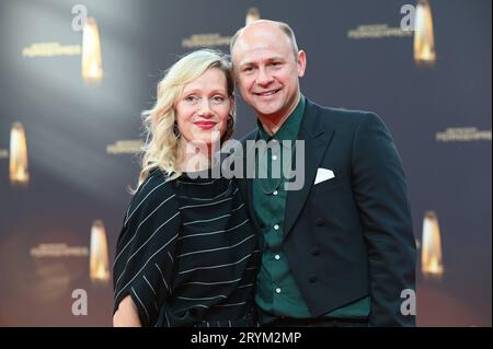 Schauspieler Paar Anna Schudt und Moritz Führmann kommt zur Gala und Verleihung des Deutschen Fernsehpreis à Köln. *** Le duo d'acteurs Anna Schudt et Moritz Führmann vient au gala et à la cérémonie de remise des prix de la télévision allemande à Cologne Credit : Imago/Alamy Live News Banque D'Images