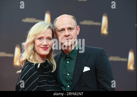 Schauspieler Paar Anna Schudt und Moritz Führmann kommt zur Gala und Verleihung des Deutschen Fernsehpreis à Köln. *** Le duo d'acteurs Anna Schudt et Moritz Führmann vient au gala et à la cérémonie de remise des prix de la télévision allemande à Cologne Credit : Imago/Alamy Live News Banque D'Images