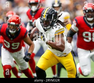 Houston, Texas, États-Unis. 1 octobre 2023 : le running back des Steelers Najee Harris (22 ans) porte le ballon lors d'un match de la NFL entre les Texans de Houston et les Steelers de Pittsburgh le 1 octobre 2023 à Houston. (Image de crédit : © Scott Coleman/ZUMA Press Wire) USAGE ÉDITORIAL SEULEMENT! Non destiné à UN USAGE commercial ! Crédit : ZUMA Press, Inc./Alamy Live News Banque D'Images