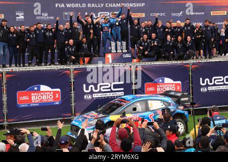 Los Angeles, Chili. 01 octobre 2023. 08 Ott TANAK (est), Martin JARVEOJA (est), M-SPORT FORD WORLD RALLY TEAM, FORD Puma Rally1 Hybrid, WRC, podium, portrait, vainqueurs du Chili Rally 2023, 11e manche du Championnat du monde des voitures de rallye WRC 2023, du 28 septembre au 1 octobre 2023 à Los Angeles, Chili - photo Sophie Graillon/DPPI crédit : DPPI Media/Alamy Live News Banque D'Images