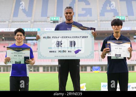 Denka Big Swan Stadium, Niigata, Japon. 1 octobre 2023. (De gauche à droite) Rikuya Ito, Yuki Joseph Nakajima, Masataka Tomoda, 1 OCTOBRE 2023 - Athlétisme : série GP du Japon Grade 1 Athletics Challenge Cup 2023 Tour continental mondial d'athlétisme -Bronze- cérémonie de remise des prix du 400m masculin au Denka Big Swan Stadium, Niigata, Japon. Crédit : YUTAKA/AFLO SPORT/Alamy Live News Banque D'Images