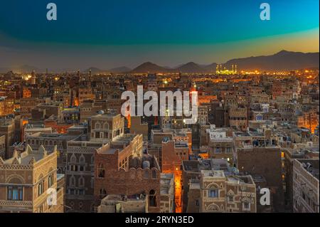Panorama de Sanaa au Yémen, nuit Banque D'Images