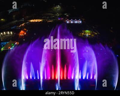 Elementaro, le spectacle de l'eau et de la lumière, a eu lieu à Bad Vilbel du 22 au 24 septembre 2023. Chaque année, les créateurs de la série font vibrer leur public Banque D'Images