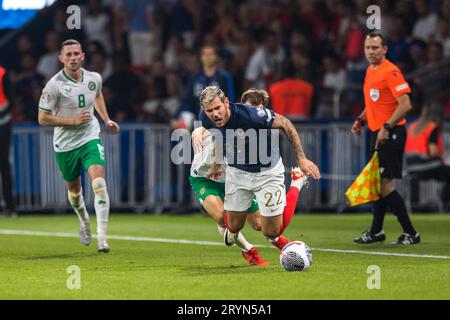 Shane DUFFY Irlande a laissé fautes Theo HERNANDEZ France, a quitté Alan BROWNE Irlande Banque D'Images