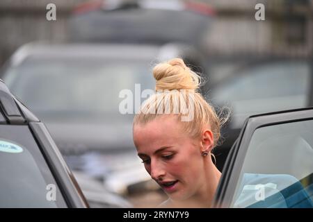 LONDRES, ANGLETERRE - OCTOBRE 01 : l'attaquant Chloe Kelly quitte le stade de construction de Chigwell après avoir manqué Penalty contre WHU Women. Banque D'Images