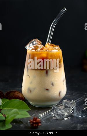 Café glacé et crème. Banque D'Images