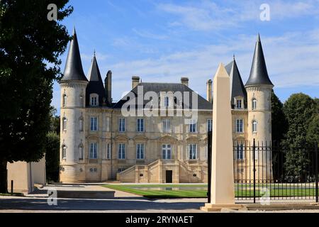 Le Château viticole de Pichon-Longueville, aussi appelé Château Pichon Baron, à Pauillac dans le Médoc. Production de vin rouge. Vignoble des vins de Bordeaux. Pauillac Banque D'Images