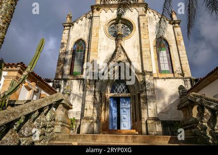 Vue rapprochée de l'église avec lumière du soleil, Sanctuaire Caraca, Minas Gerais, Brésil Banque D'Images