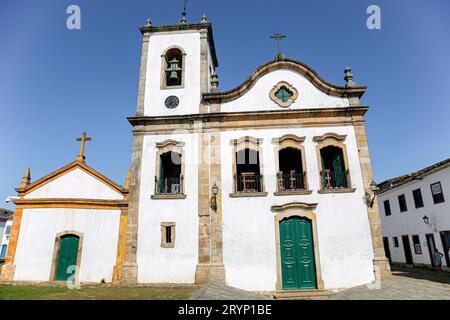 Vue de face de l'église historique Igreja de Santa Rita (église Santa Rita) à Paraty, Brésil, UNESCO Banque D'Images