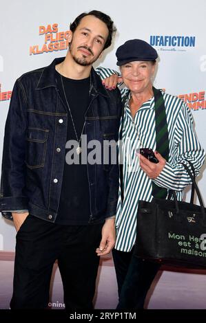 Marvin Herzsprung und Barbara Engel BEI der Premiere des Kinofilms Das fliegende Klassenzimmer im Kino in der Kulturbrauerei. Berlin, 01.10.2023 *** Marvin Herzsprung et Barbara Engel à la première du film Das fliegende Klassenzimmer au cinéma de la Kulturbrauerei Berlin, 01 10 2023 Foto:XF.xKernx/xFuturexImagex klassenzimmer 3907 crédit : Imago/Alamy Live News Banque D'Images