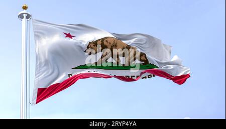 Drapeau de l'État de Californie agitant dans le vent par temps clair. Le drapeau de Californie est également le drapeau de l'ours. 3d rendu d'illustration. Tissu ondulé. Banque D'Images