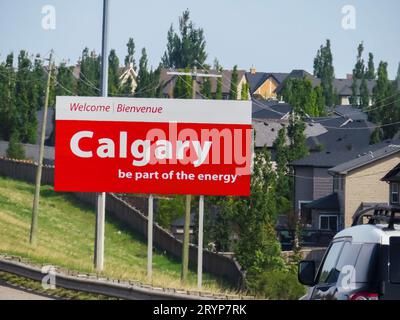 Calgary, Alberta, Canada. 4 juin 2023. Un panneau Bienvenue à Calgary sur la route. Banque D'Images