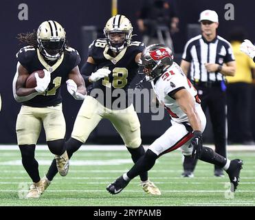 La Nouvelle-Orléans, États-Unis. 01 octobre 2023. Les Saints de la Nouvelle-Orléans retournent Alvin Kamara (41) lors d'un match de la National football League au Caesars Superdome à la Nouvelle-Orléans, Louisiane, le dimanche 1 octobre 2023. (Photo de Peter G. Forest/Sipa USA) crédit : SIPA USA/Alamy Live News Banque D'Images