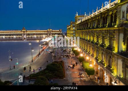 Mexico, CDMX, Mexique, Un paysage avec bâtiment illuminé de Zocalo. Editorial uniquement. Banque D'Images