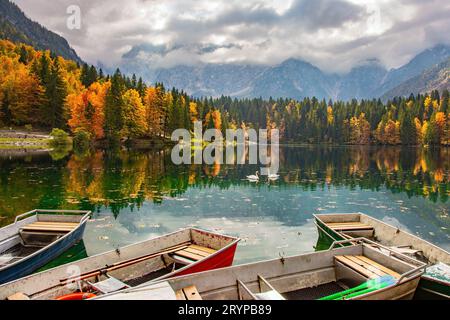 Embarcadère sur le lac Fuzyne Banque D'Images