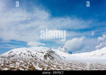 Abruzzes, Italie. Montures et neige fondante Banque D'Images