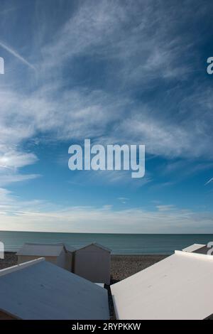 Cabanes de plage à Mers-les-bains, Picardie, France Banque D'Images