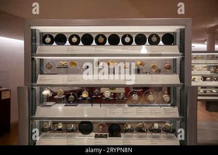 Cabinet de montres de poche exposé au Museo Soumaya - Mexico, Mexique Banque D'Images