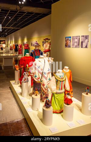 Mexico, CDMX, Mexique, costumes traditionnels des peuples autochtones au Museo de Arte Popular (en anglais, Museum of Popular art). Editorial uniquement. Banque D'Images