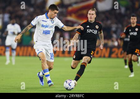 Matias Soule' de Frosinone en action lors du championnat italien Serie A match de football entre AS Roma et Frosinone Calcio le 1 octobre 2023 au Stadio Olimpico à Rome, Italie - photo Federico Proietti / DPPI Banque D'Images