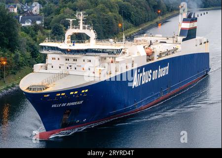 RO-RO-Cargo-Ship VILLE DE BORDEAUX passant par le canal de Kiel à destination de Gdansk (chantier naval) Banque D'Images