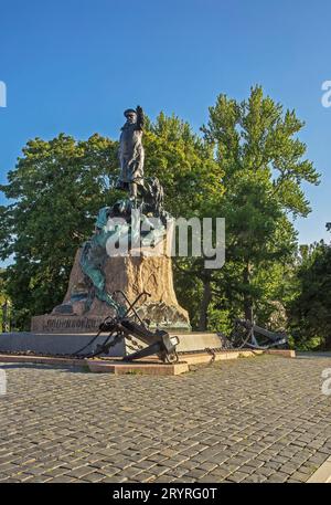 Monument à l'amiral Stepan Makarov sur la place de l'ancre à Cronstadt près de Saint-Pétersbourg. Russie Banque D'Images