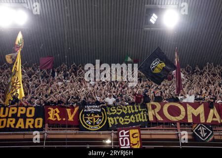 Gênes, Italie, 28 septembre 2023. EN TANT QUE fans roms lors du match de Serie A à Luigi Ferraris, Gênes. Le crédit photo devrait se lire : Jonathan Moscrop / Sportimage Banque D'Images