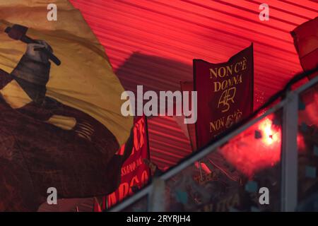 Gênes, Italie. 28 septembre 2023. EN TANT QUE fans roms lors du match de Serie A à Luigi Ferraris, Gênes. Le crédit photo devrait se lire : Jonathan Moscrop/Sportimage crédit : Sportimage Ltd/Alamy Live News Banque D'Images