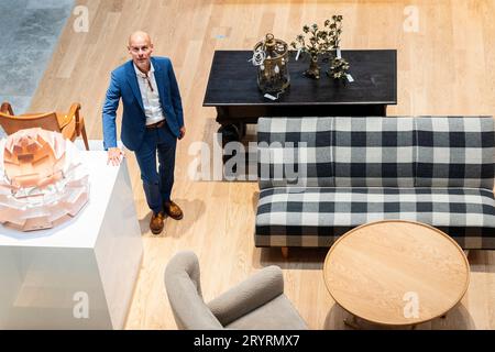 Jakob Dupont, directeur général de Bruun Rasmussen Art Auctions, dans la maison de vente aux enchères Bruun Rasmussen à Kongens Lyngby, lundi 2 octobre 2023. La société a déménagé de Bredgade pour obtenir plus d'espace et rassembler toutes les fonctions sous un même toit. (Photo : Ida Marie Odgaard /Ritzau Scanpix) Banque D'Images