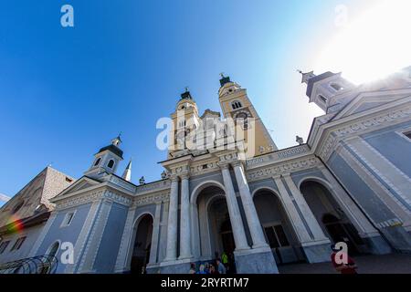 Der Dom Mariae Aufnahme in den Himmel und St. Kassian ist der größte Sakralbau der Südtiroler Stadt Brixen und Bischofskirche der Römisch-katholischen Diözese Bozen-Brixen. Brixen *** la cathédrale de l'Assomption de la Bienheureuse Vierge Marie et St. Kassian est le plus grand bâtiment sacré de la ville du Tyrol du Sud de Bressanone/Brixen et de l'église épiscopale du diocèse catholique romain de Bolzano/Brixen Bressanone crédit : Imago/Alamy Live News Banque D'Images