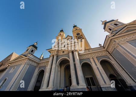 Der Dom Mariae Aufnahme in den Himmel und St. Kassian ist der größte Sakralbau der Südtiroler Stadt Brixen und Bischofskirche der Römisch-katholischen Diözese Bozen-Brixen. Brixen *** la cathédrale de l'Assomption de la Bienheureuse Vierge Marie et St. Kassian est le plus grand bâtiment sacré de la ville du Tyrol du Sud de Bressanone/Brixen et de l'église épiscopale du diocèse catholique romain de Bolzano/Brixen Bressanone crédit : Imago/Alamy Live News Banque D'Images